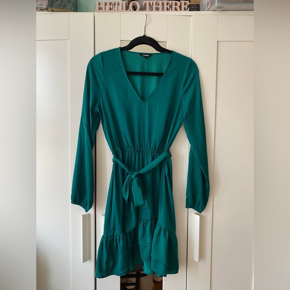 Express Dresses & Skirts - Express Green Dress with long sleeves and a ruffled hem - Size XS